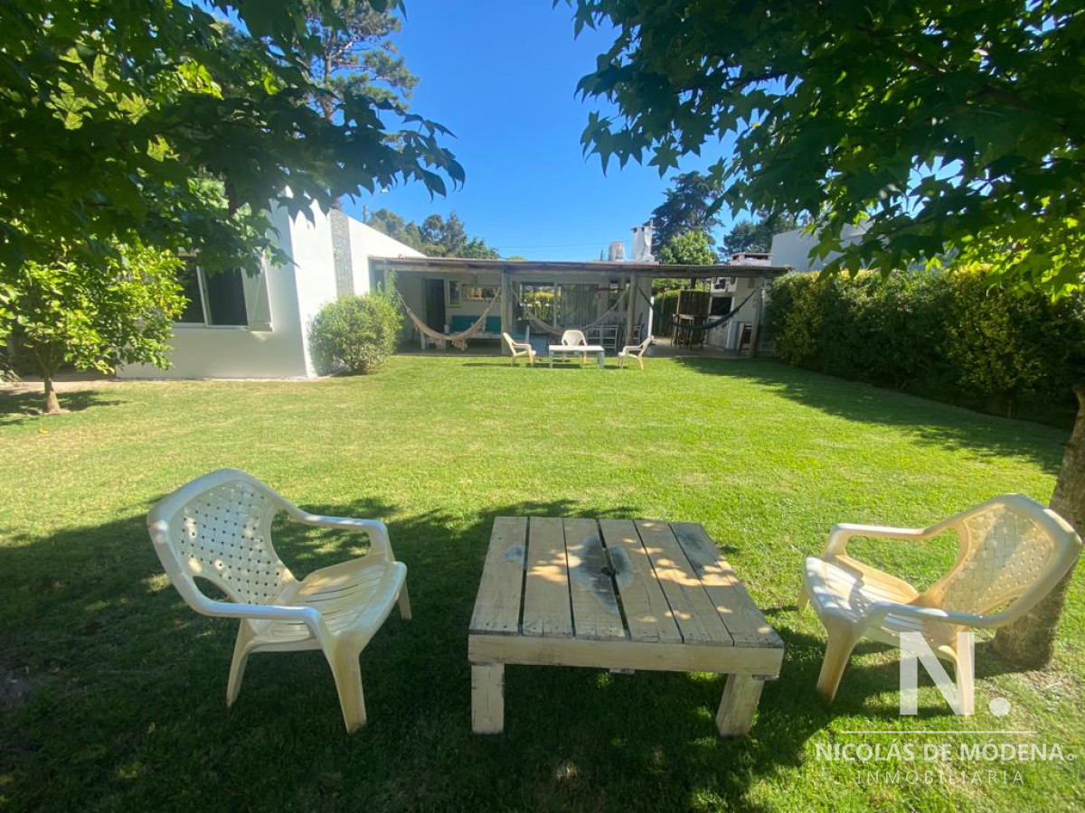 Chalet de 3 dormitorios en alquiler de temporada. Punta del Este