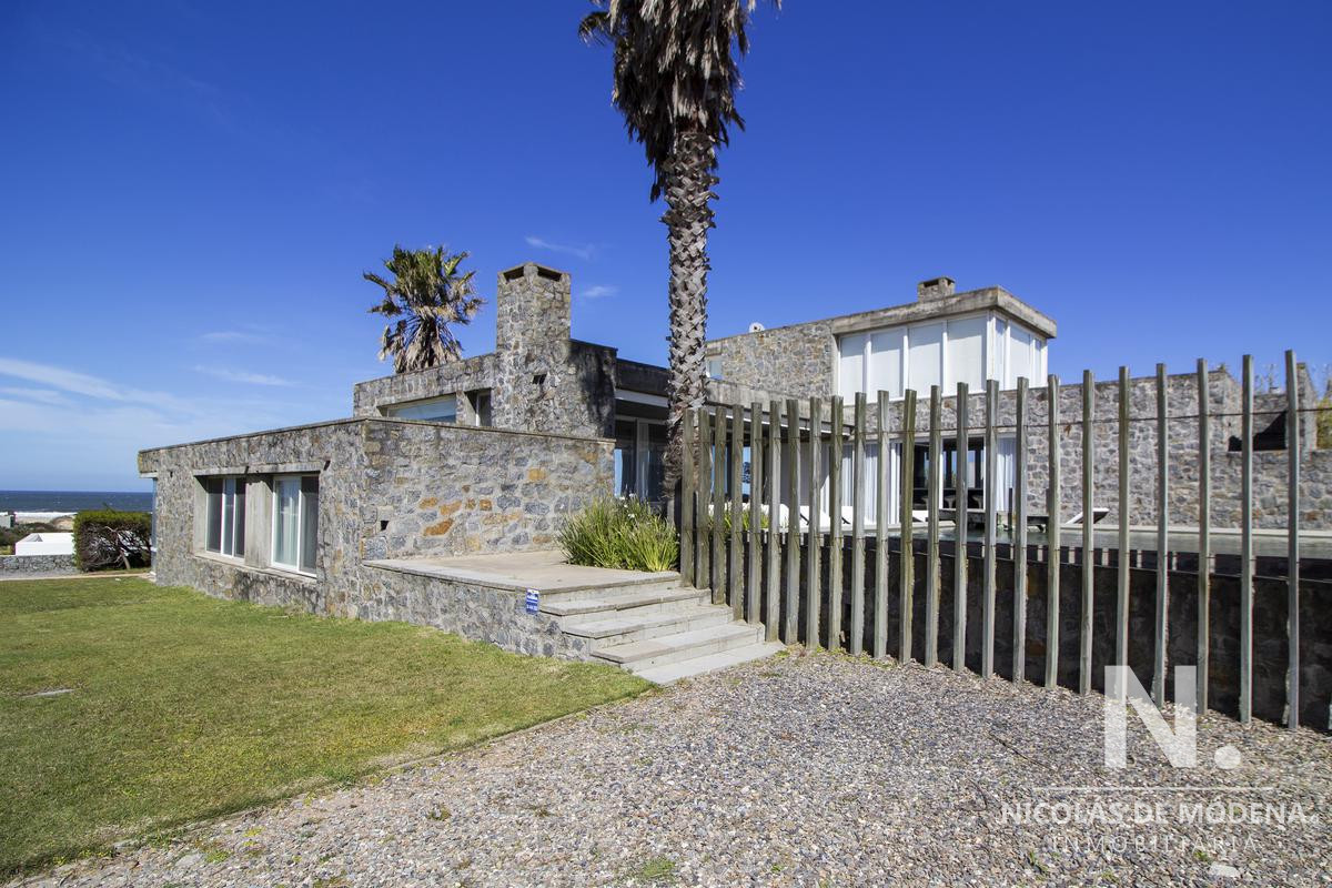 casa en venta de 5 dormitorios en club del mar, josé ignacio. - ndm10809c