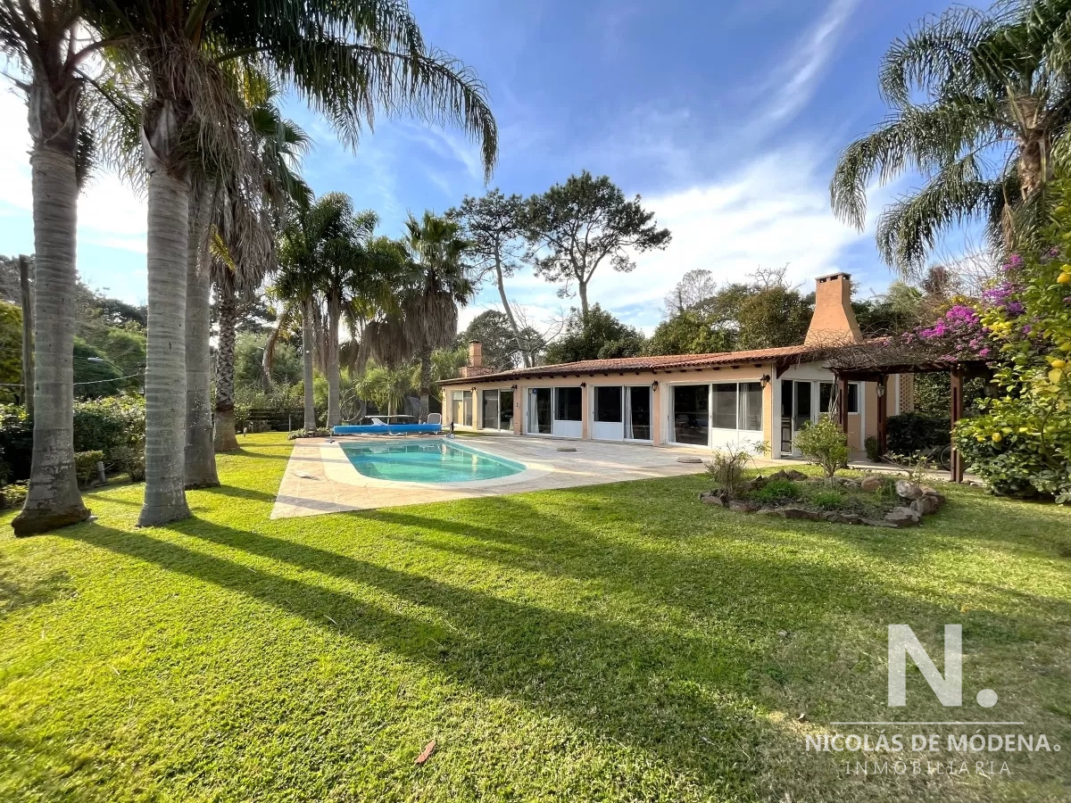 Elegante casa ubicada en  Lugano, Punta del Este