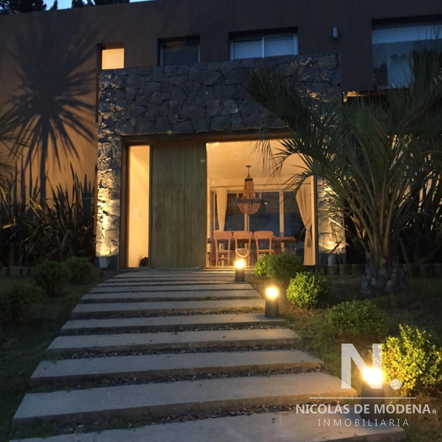 Alquila casa en Pinar del Faro en Jose Ignacio, de 3 dormitorios, con piscina.