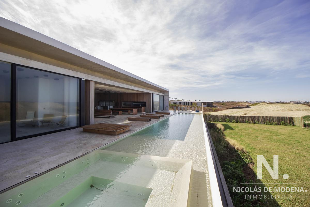 Hermosa e iluminada casa en venta. - GoPunta - Portal Inmobiliario de Punta del Este - Maldonado
