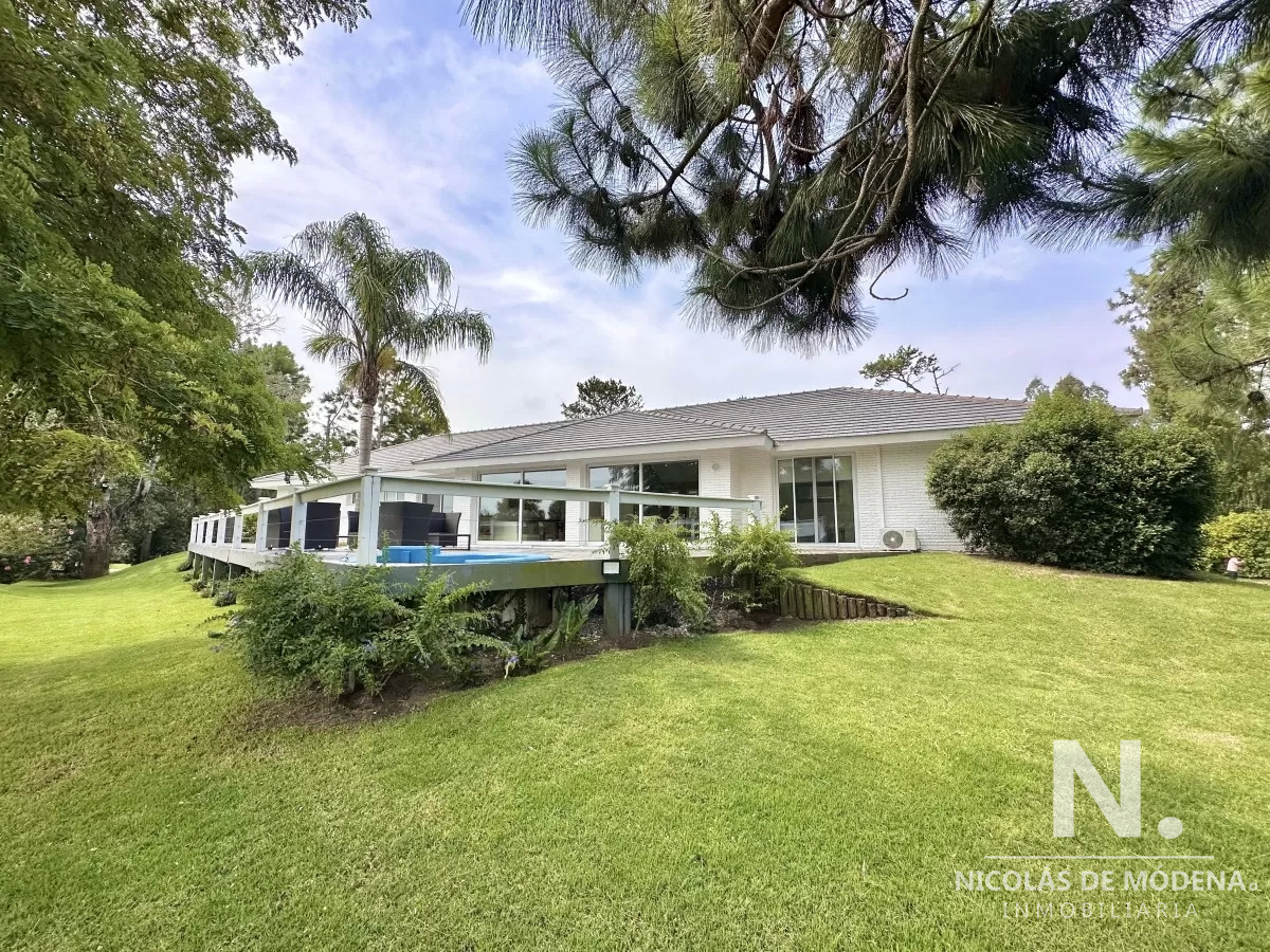 Casa de Tres dormitorios y Servicio en Venta, Golf, Punta del Este