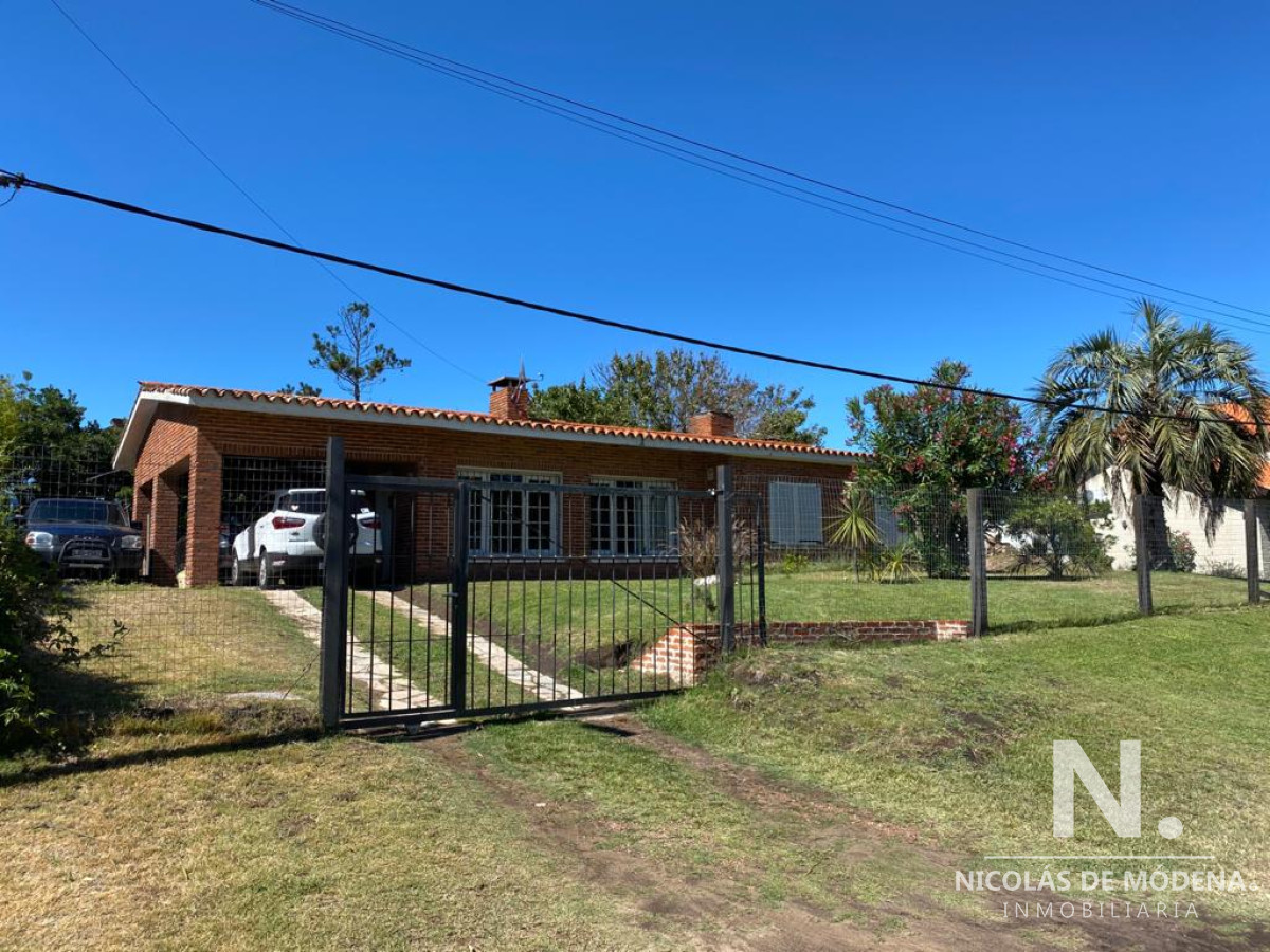 Vende casa de 3 dormitorios en Pinares, cerca del mar, Punta del Este