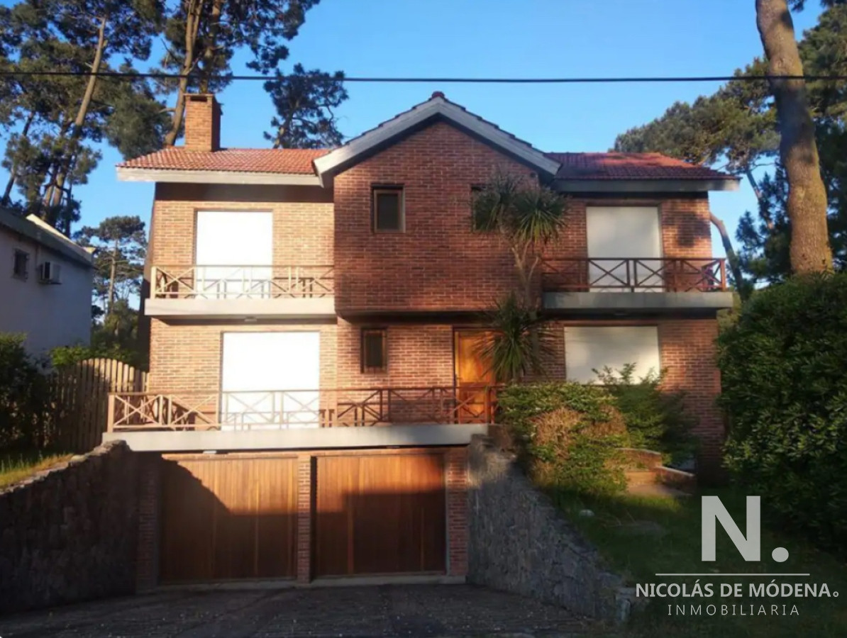Vende casa en pinares de 4 dormitorios en Pinares, Punta del Este.