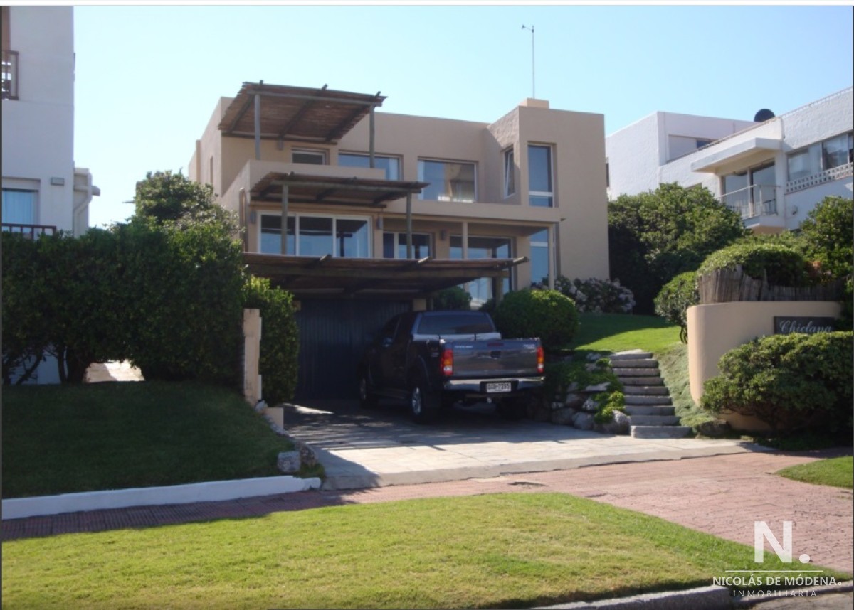 EXCLUSIVA CASA EN VENTA EN PUNTA DEL ESTE.