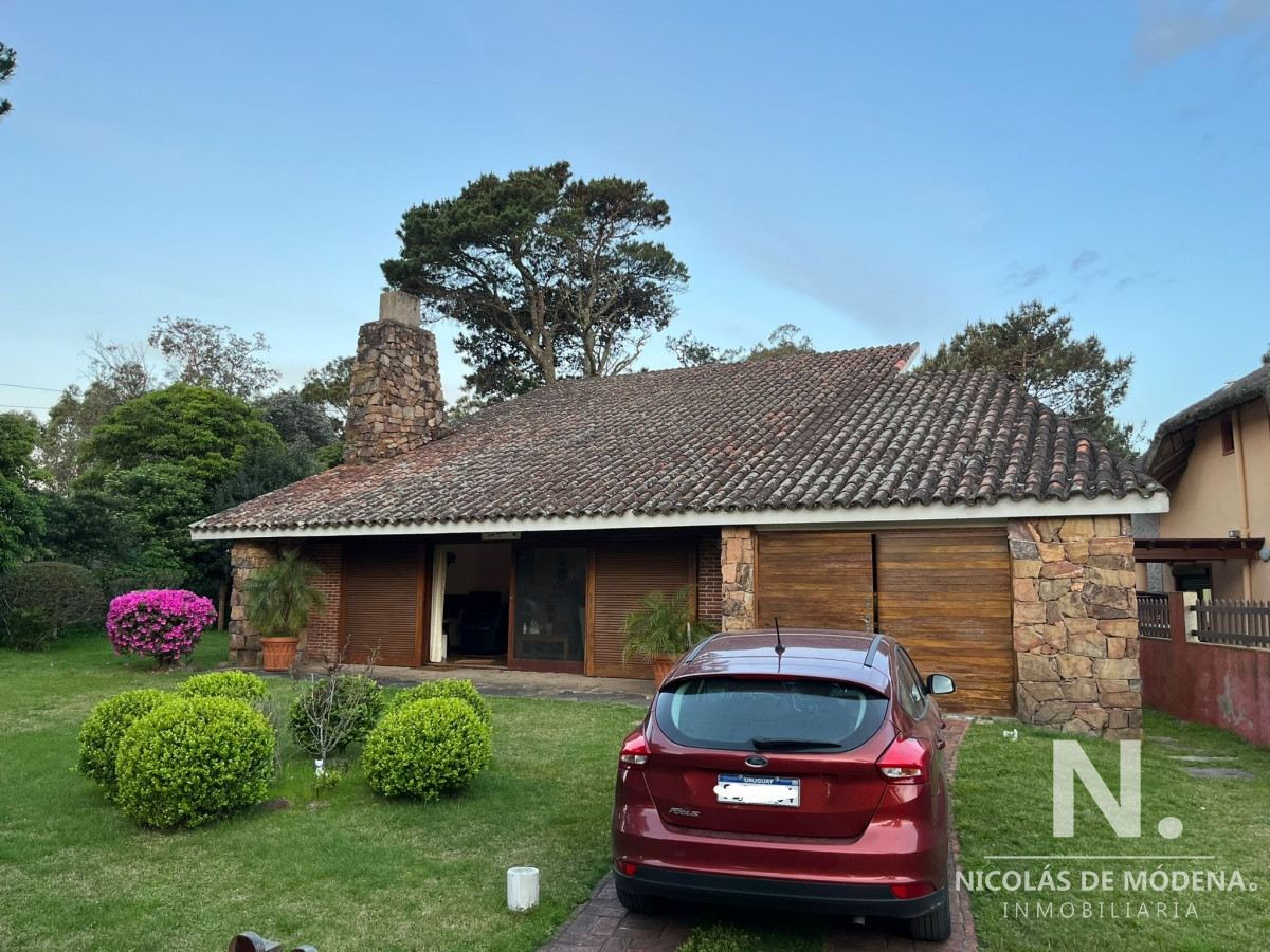 Vende casa de 3 dormitorios en Pinares, Punta del Este 