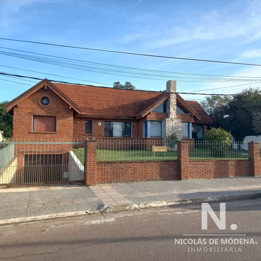 Impecable casa, comoda e iluminada con agradables espacios