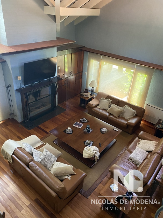 Espectacular chalet de 6 dormitorios en venta en El Golf - GoPunta - Portal Inmobiliario de Punta del Este - Maldonado