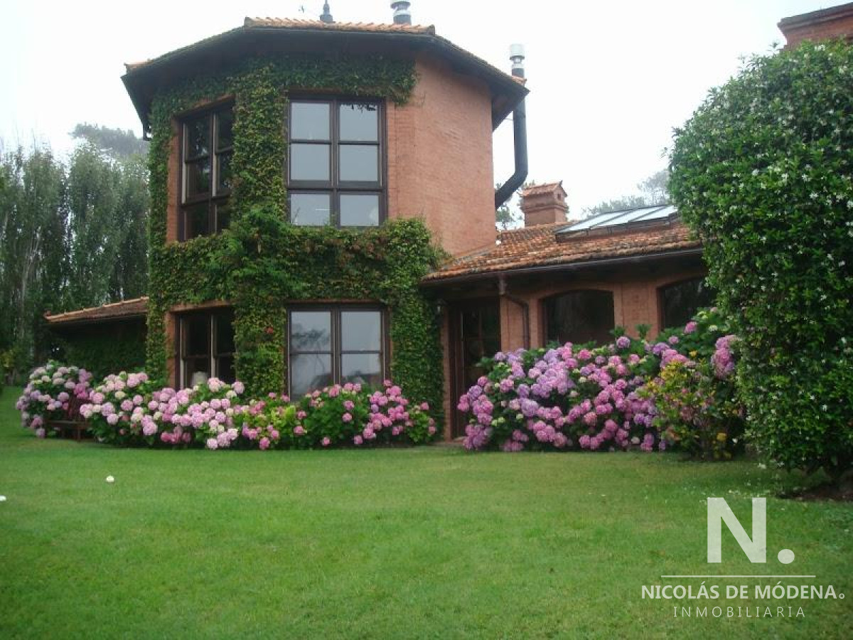Chalet de 3 dormitorios en venta proximo al mar. Montoya