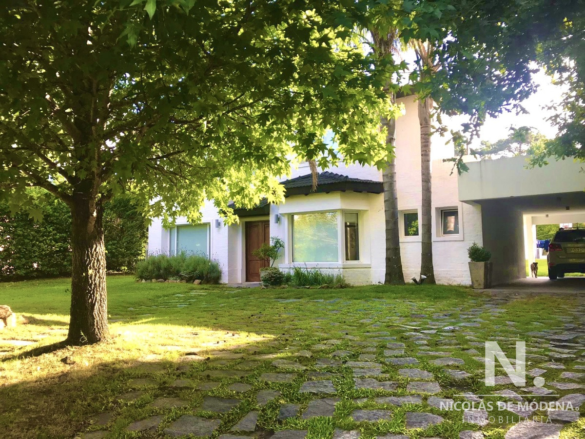 Casa en venta, en excelente ubicación 