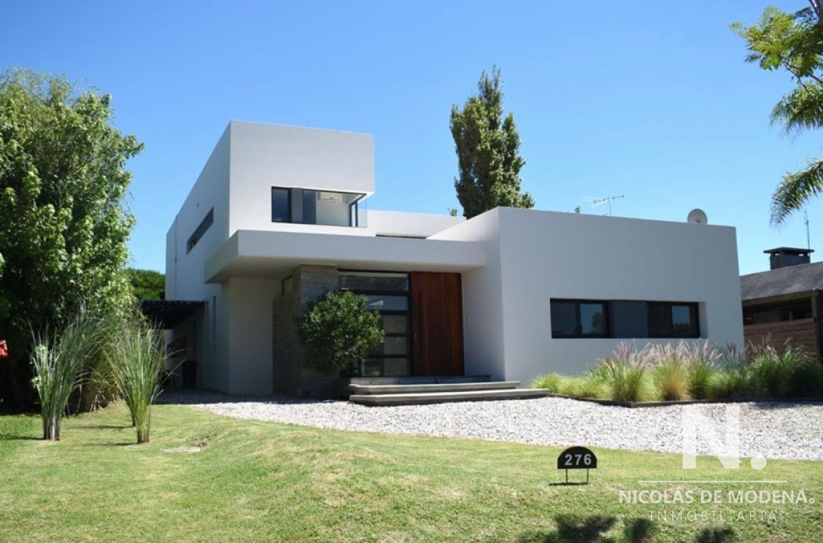 En venta casa de 4 dormitorios en la Tahona, impecable.