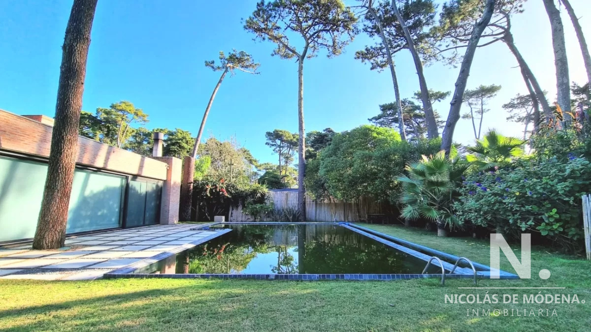 Hermosa casa de 4 dormitorios en venta en San Rafael, con barbacoa y piscina.