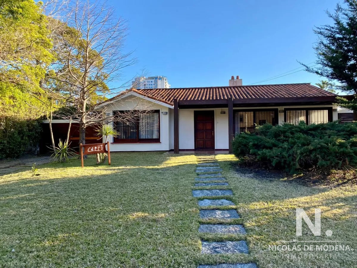 VENTA DE CASA DE 3 DORMITORIOS EN MANSA PUNTA DEL ESTE 
