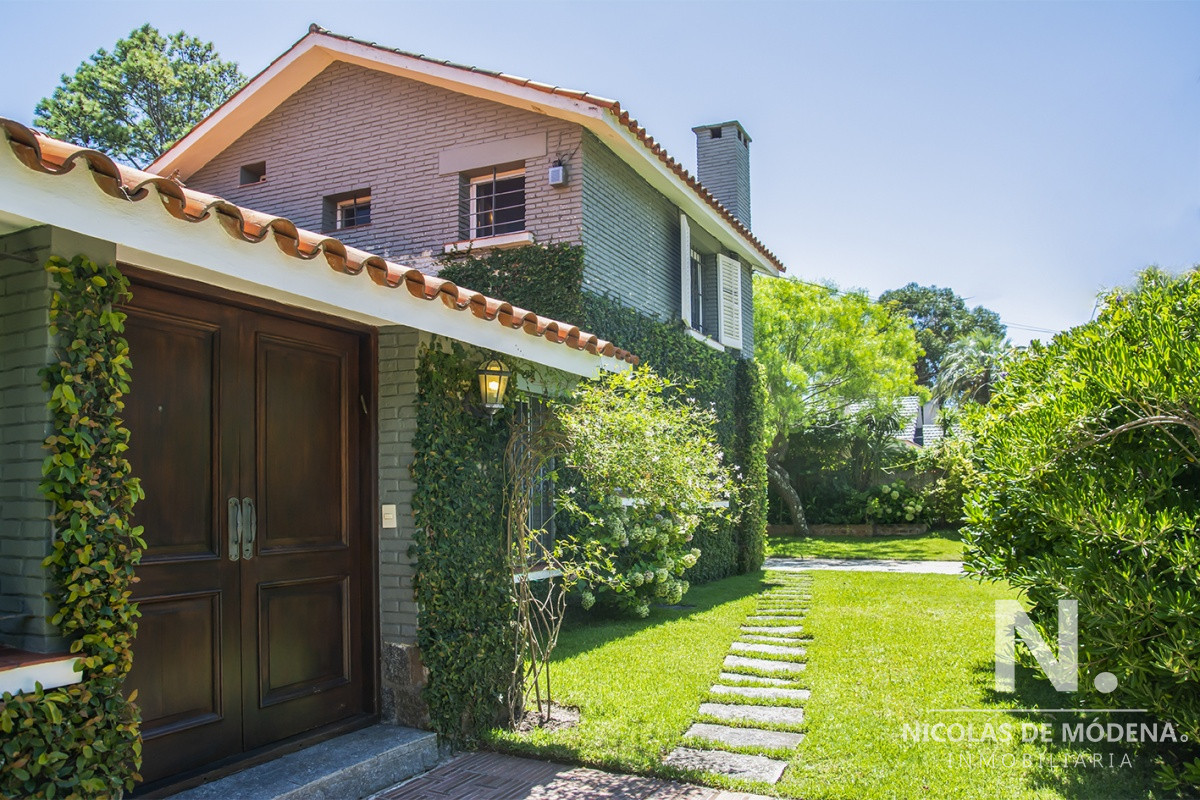 hermosa casa ubicada a pocos metros del mar - ndm8511c