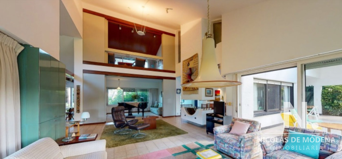 OPORTUNIDAD. VENDE CASA CON GRAN METRAJE EN SAN RAFAEL, PLAYA BRAVA. PUNTA DEL ESTE. 