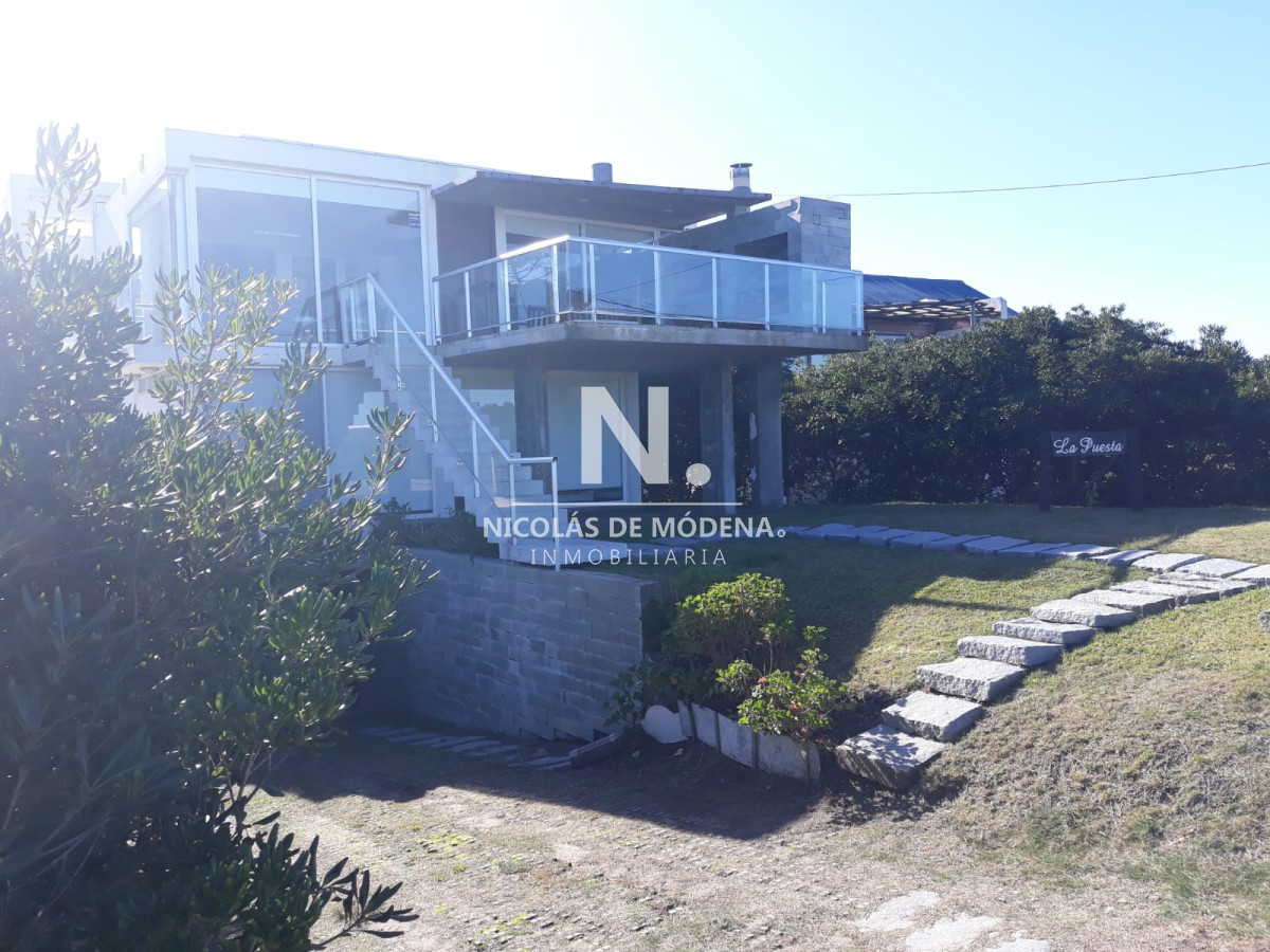 CASA DE 4 DORMITORIOS EN VENTA, FRENTE AL MAR EN JOSE IGNACIO  - NDM15524C