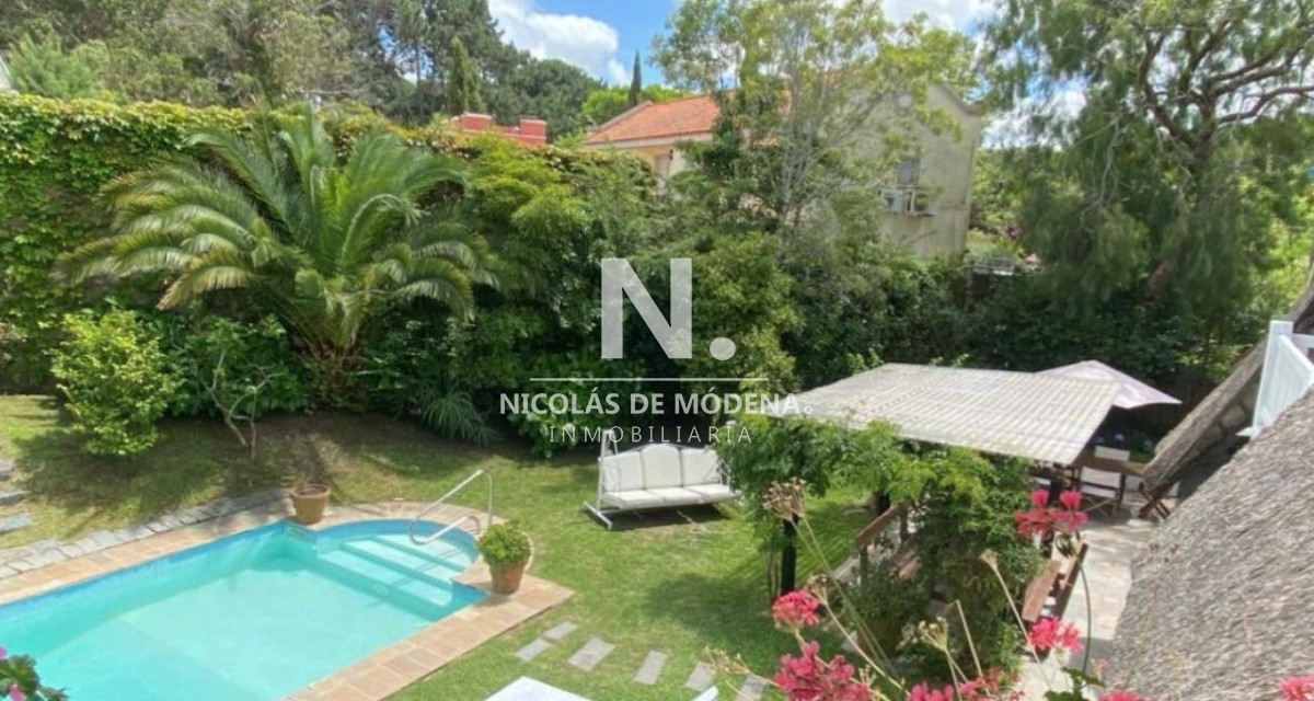 Casa de 4 dormitorios en venta a 300 mts del mar, Punta del Este - GoPunta - Portal Inmobiliario de Punta del Este - Maldonado