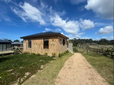 En venta casa de 2 dormitorios en Arenas de Jose Ignacio.
