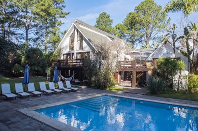 Casa en venta de 7 dormitorios. en Rincon del Indio , Punta del este 