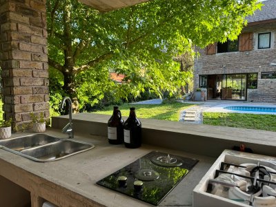 Casa en venta en Pinares de 3 dormitorios, sobre Camino a la Laguna.