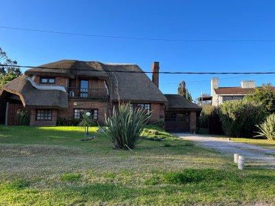 Casa en pinares, a 100 mts del mar