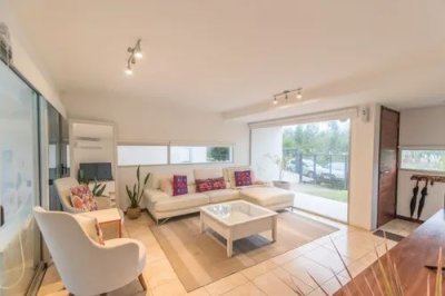 Casa de 2 dormitorios en Venta en Rincon del Indio, Punta del Este 