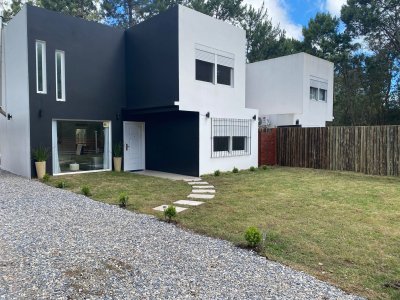 Casa de 3 dormitorios en Parque Burnett , Maldonado 