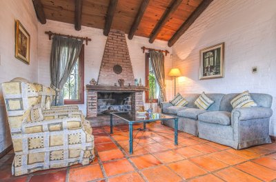 En venta impecable casa de 3 dormitorios, en Cantegril Punta del Este.