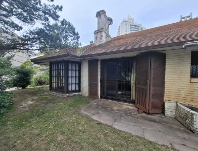 CASA EN VENTA 4 DORMITORIOS, PLAYA BRAVA PARADA 7 PUNTA DEL ESTE