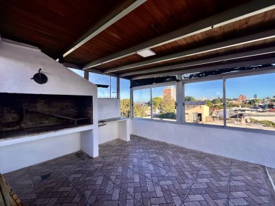Vende casa de 2 dormitorios en el Centro de Maldonado.