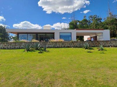 En venta espectacular  casa en Las Garzas, de 3 dormitorios con parrillero.