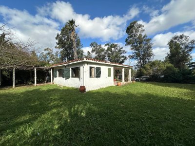 Vende casa de 3 dormitorios en el Tesoro.