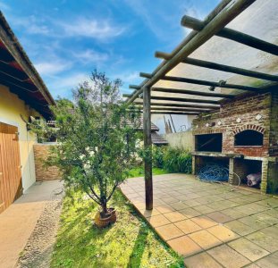 Vende casa en Pinares, Punta del Este de 3 dormitorios. 