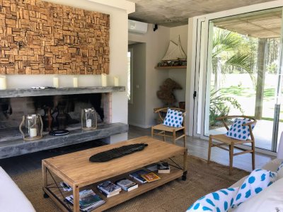 Casa en venta de 3 dormitorios con Amplio Jardín en José Ignacio