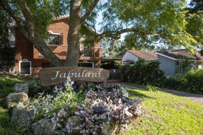 Vende casa de 4 dormitorios en Jardines de Cordoba.