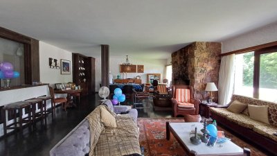 Vende Casa en Zona comercial en Lugano - Punta del Este
