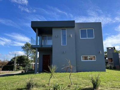 Casas a la Venta de 3 dormitorios en Playa Mansa , Punta del este 