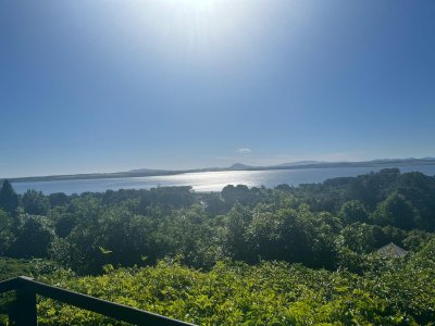 Vende casa de 4 dormitorios con vista a la laguna del sauce, Maldonado 