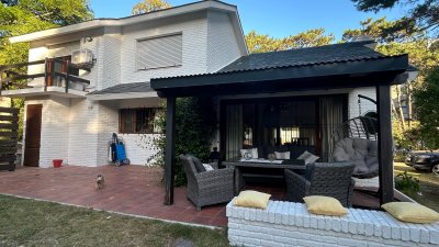 Casa en Lugano - Punta del Este de 4 dormitorios en venta.