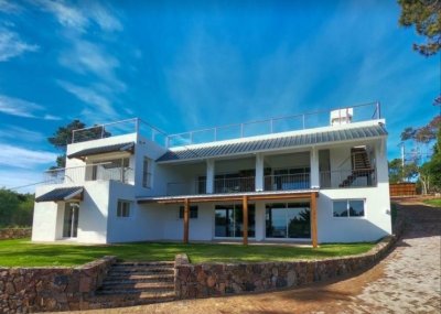 Linda Casa en Punta Ballena 4 dormitorios.