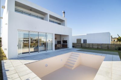 Vende casa de 4 dormitorios en la Juanita, Jose Ignacio.