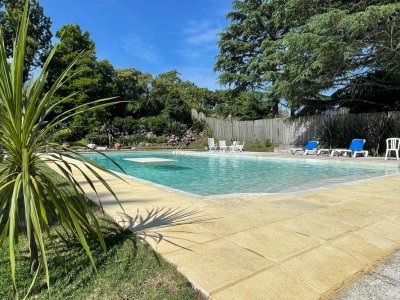 Hermosa casa de 4 dormitorios en excelente estado, Jardines de Cordoba. Punta del Este 