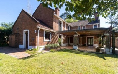 Espectacular casa en alquiler en pinares a pasos del mar!!!