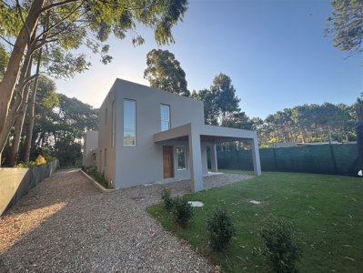 Casa en Pinares - Punta del Este en Venta de 2 dormitorios.