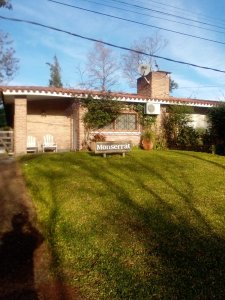 Casa de 3 dormitorios y servicio, cerca de la playa