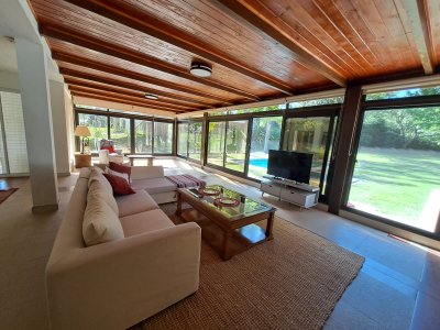 Espaciosa Casa en Barrio Privado de 6 dorm y piscina en Punta del Este