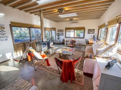 En venta hermosa y espaciosa casa en Solanas, de 2 dormitorios