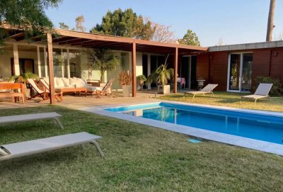 Casa moderna de 3 dormitorios en venta en Barrio Privado La Arbolada