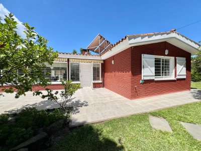 Vende Casa en Cantegril, Punta del Este de 3 dormitorios.