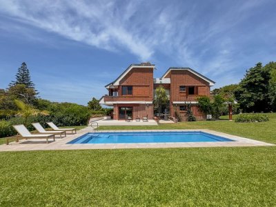 En venta casa de 4 dormitorios, impecable en San Rafael Punta del Este